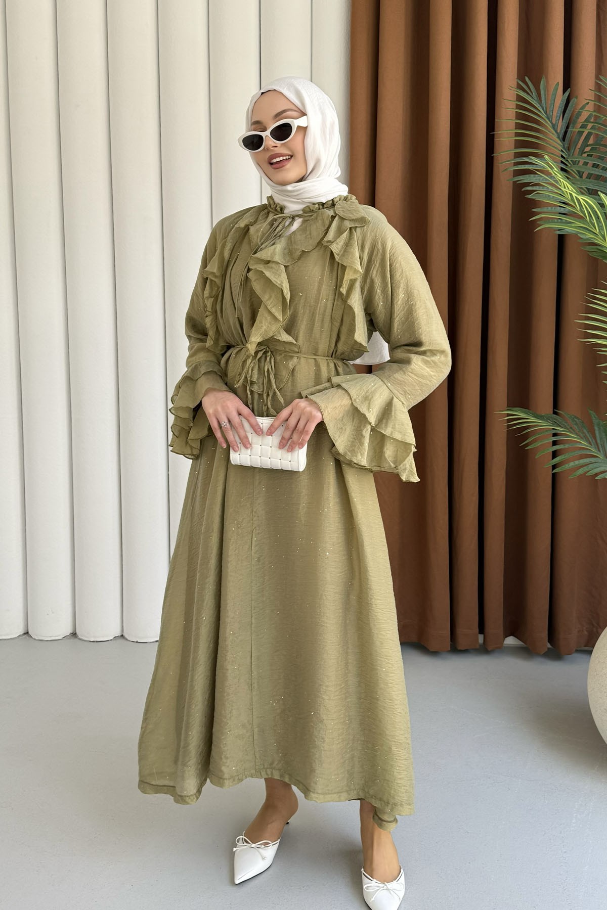 Taş Süslemeli Belden Bağlamalı Volanlı Tesettür Elbise-HAKİ YEŞİL