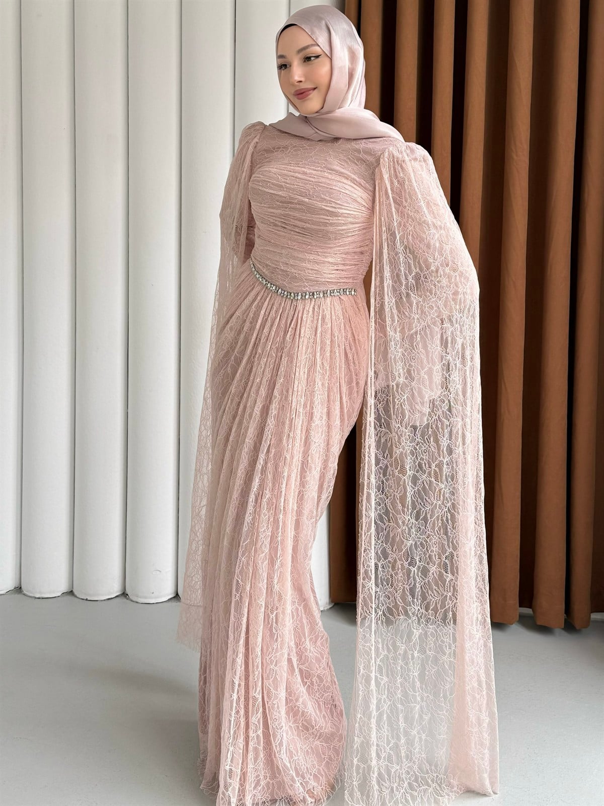 Taş ve Pelerin Detaylı Dantel Tesettür Abiye-PEMBE
