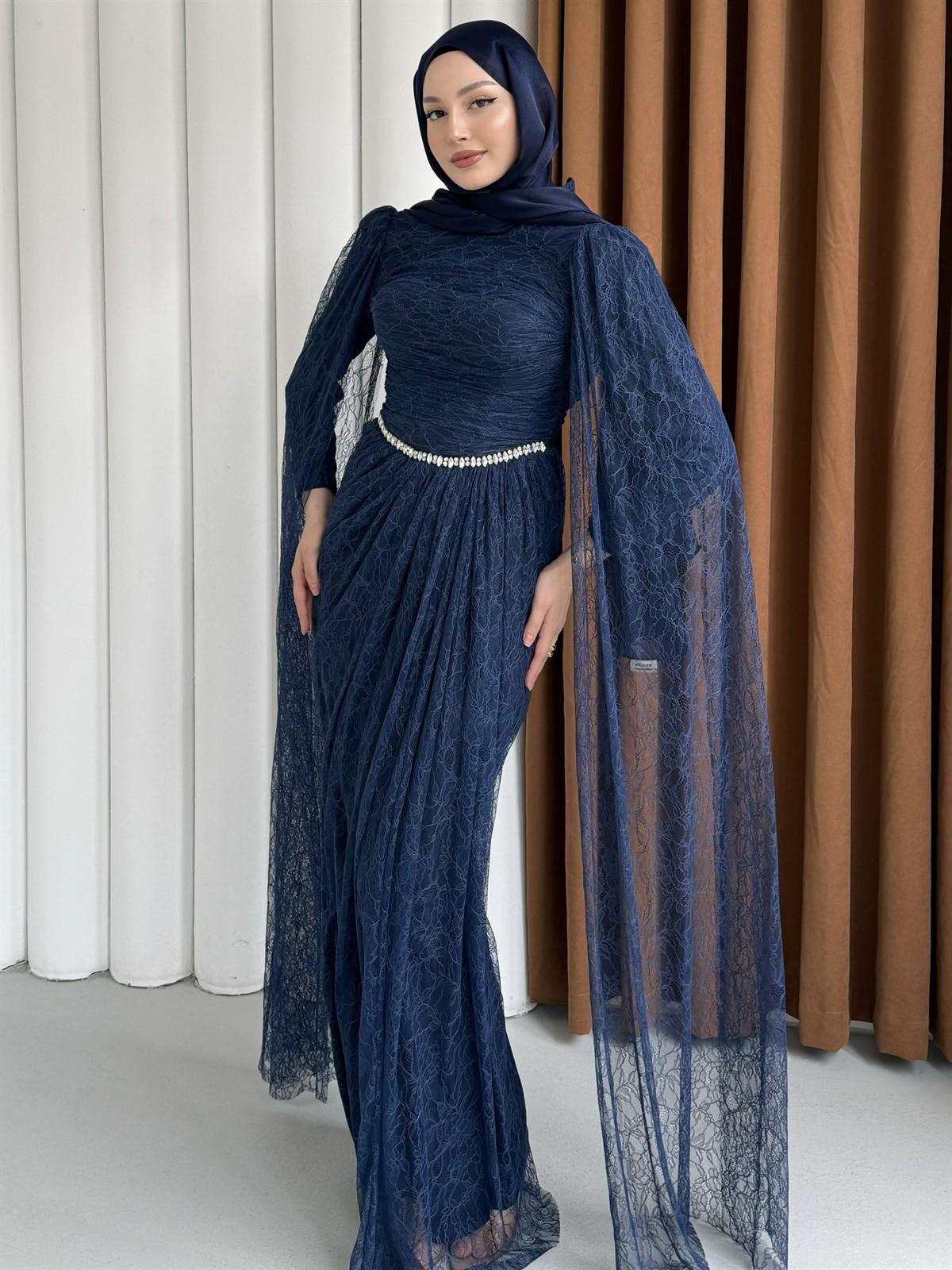 Taş ve Pelerin Detaylı Dantel Tesettür Abiye-LACİVERT