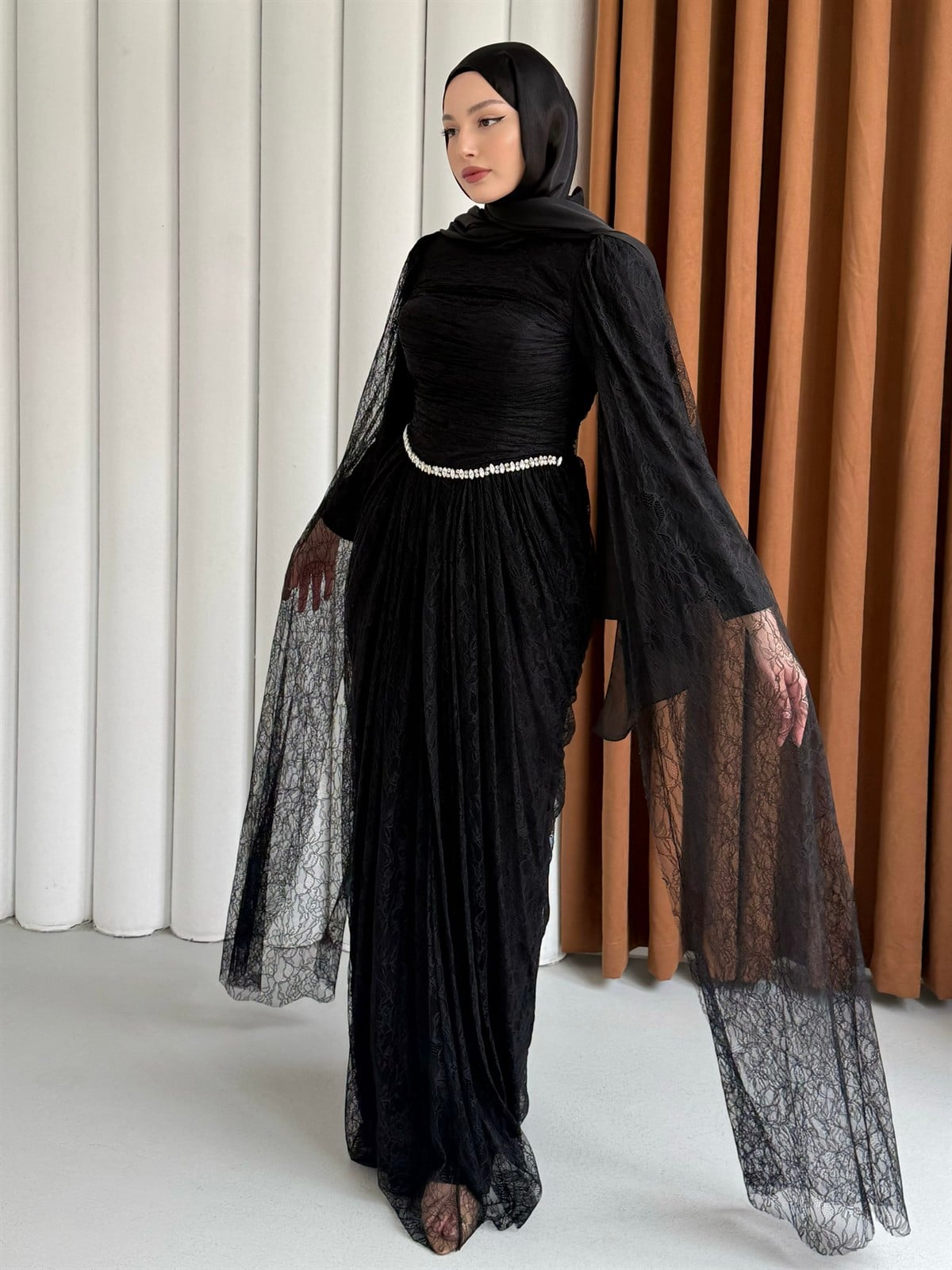 Taş ve Pelerin Detaylı Dantel Tesettür Abiye-SİYAH