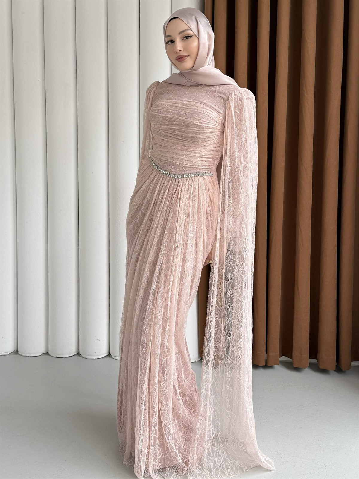 Taş ve Pelerin Detaylı Dantel Tesettür Abiye-PEMBE