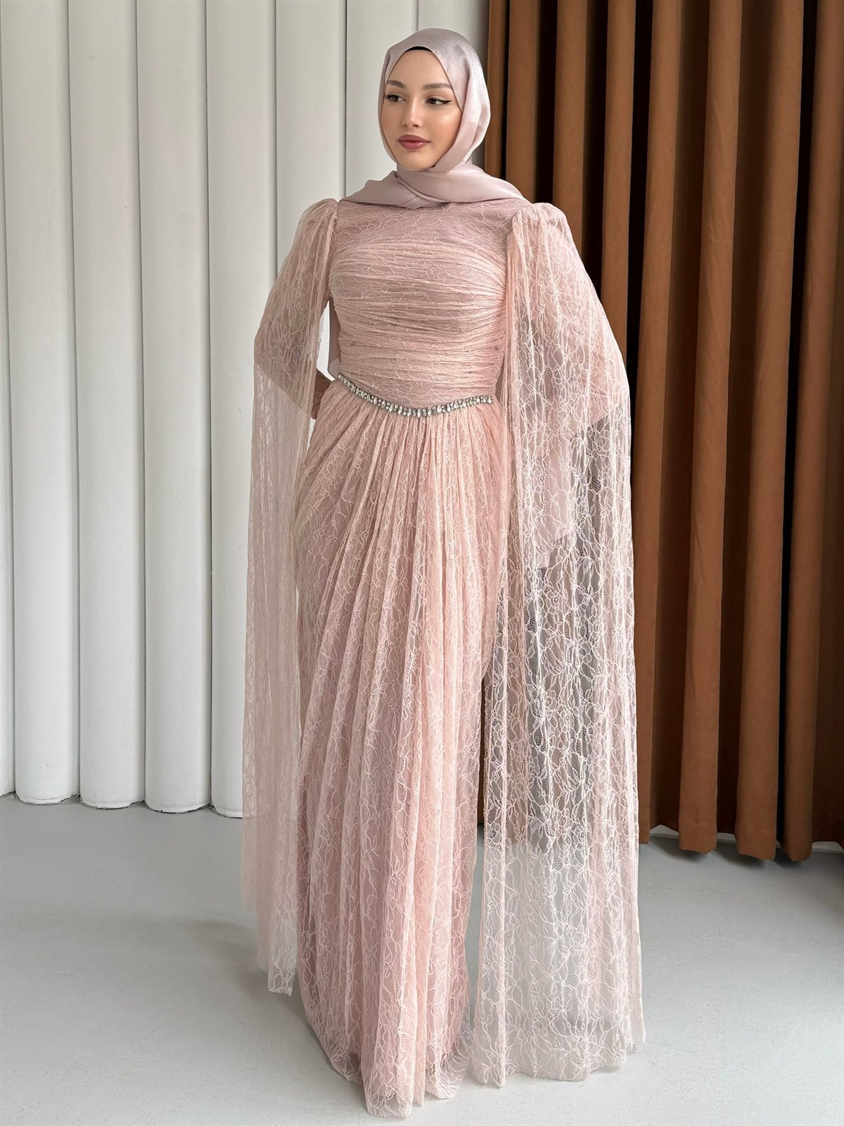 Taş ve Pelerin Detaylı Dantel Tesettür Abiye-PEMBE