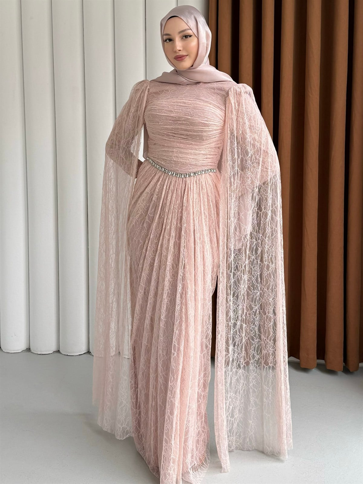 Taş ve Pelerin Detaylı Dantel Tesettür Abiye-PEMBE