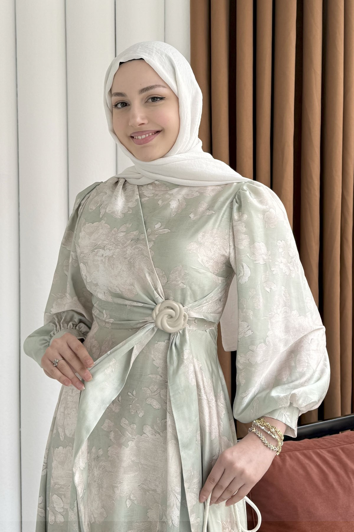 Toka Detaylı Baskılı Saten Kumaş Tesettür Elbise-MİNT YEŞİLİ