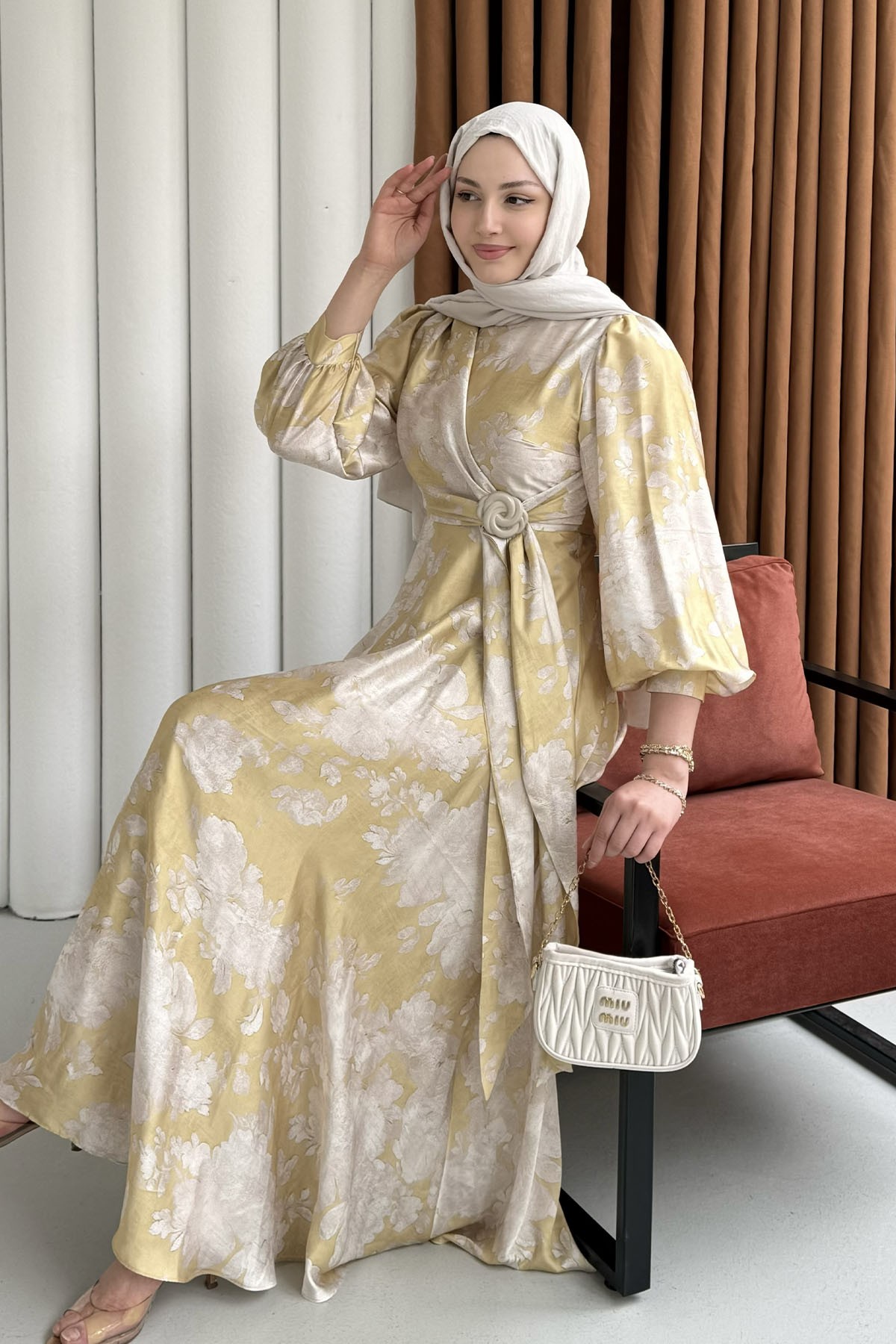 Toka Detaylı Baskılı Saten Kumaş Tesettür Elbise-SARI