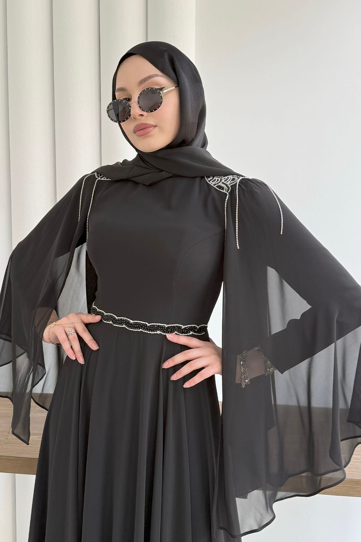 Ultra Lüks Taş İşlemeli Pelerin Kollu Tesettür Abiye-SİYAH