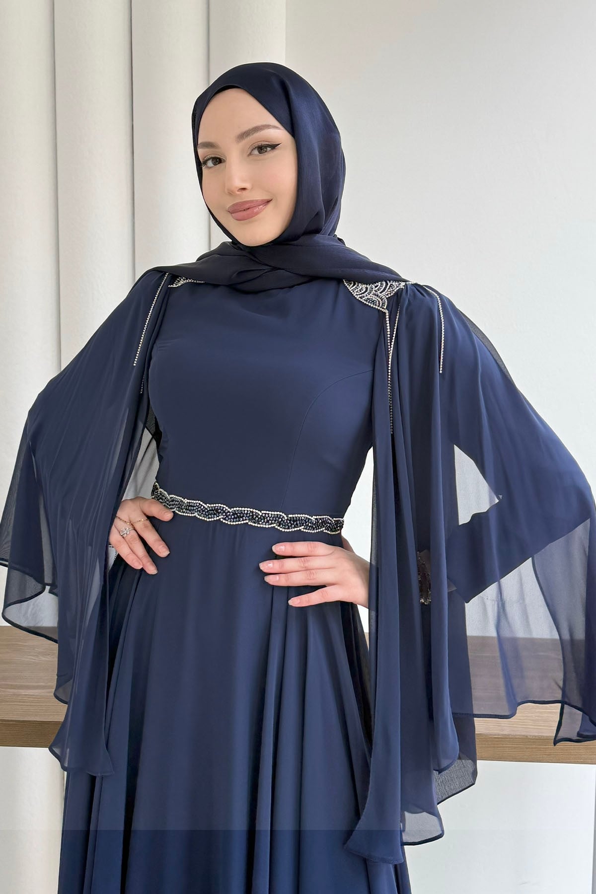 Ultra Lüks Taş İşlemeli Pelerin Kollu Tesettür Abiye-LACİVERT