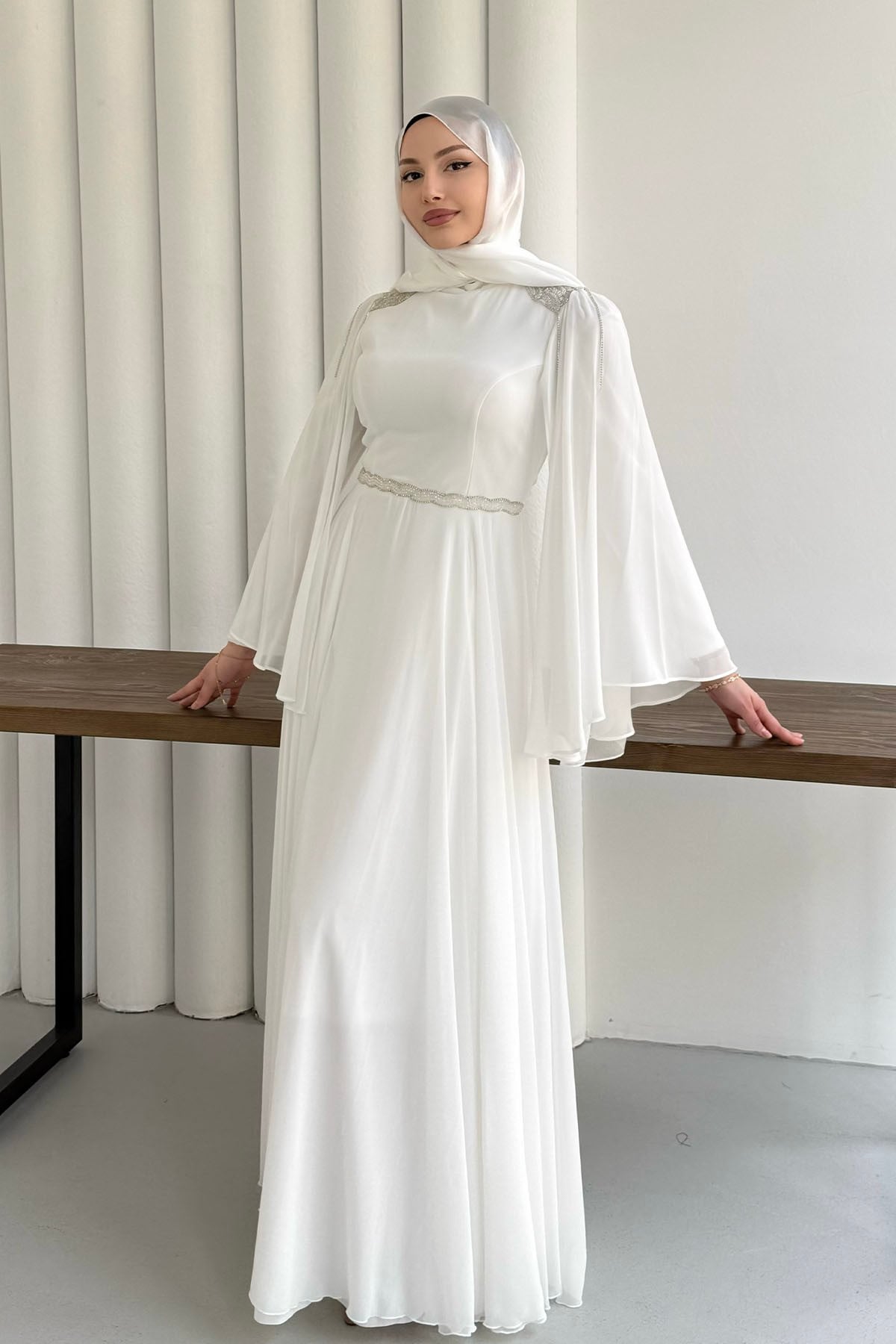 Ultra Lüks Taş İşlemeli Pelerin Kollu Tesettür Abiye-BEYAZ