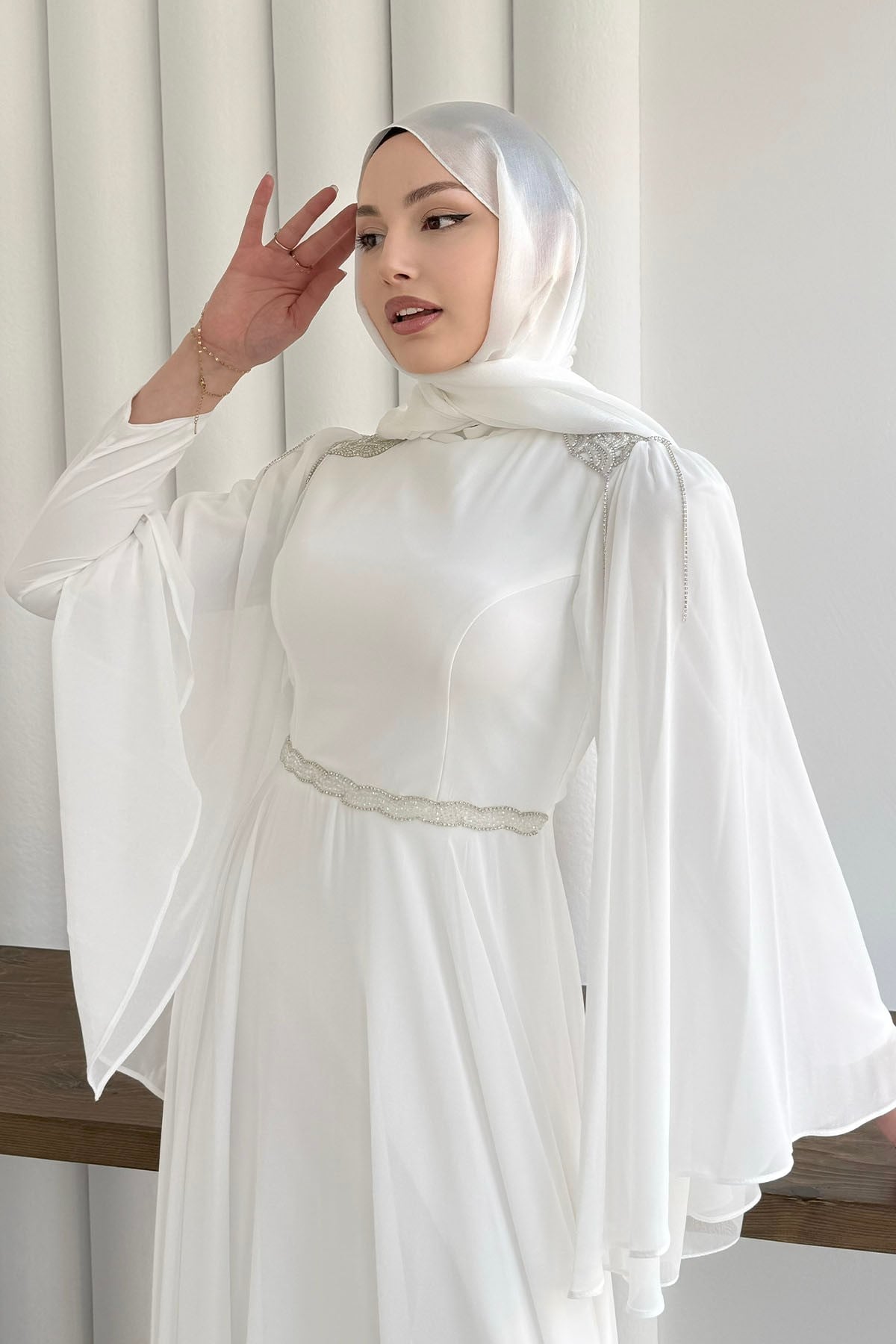 Ultra Lüks Taş İşlemeli Pelerin Kollu Tesettür Abiye-BEYAZ