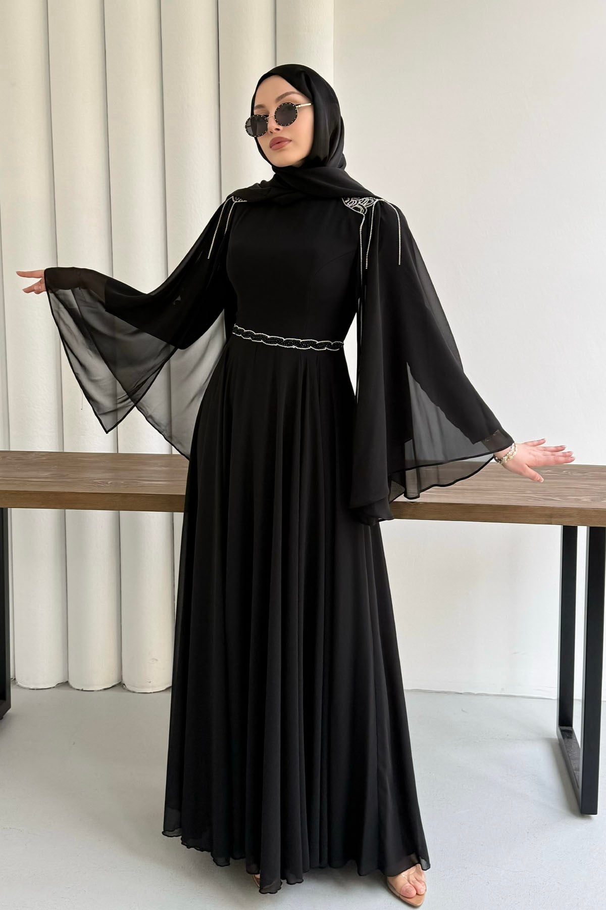 Ultra Lüks Taş İşlemeli Pelerin Kollu Tesettür Abiye-SİYAH