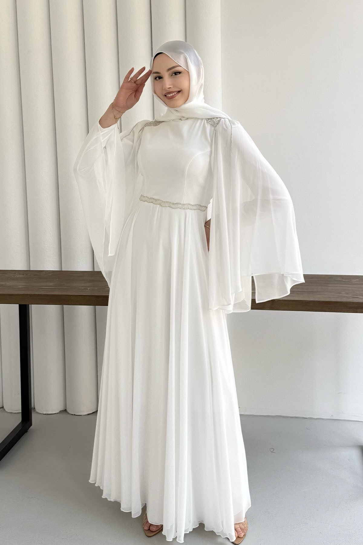 Ultra Lüks Taş İşlemeli Pelerin Kollu Tesettür Abiye-BEYAZ