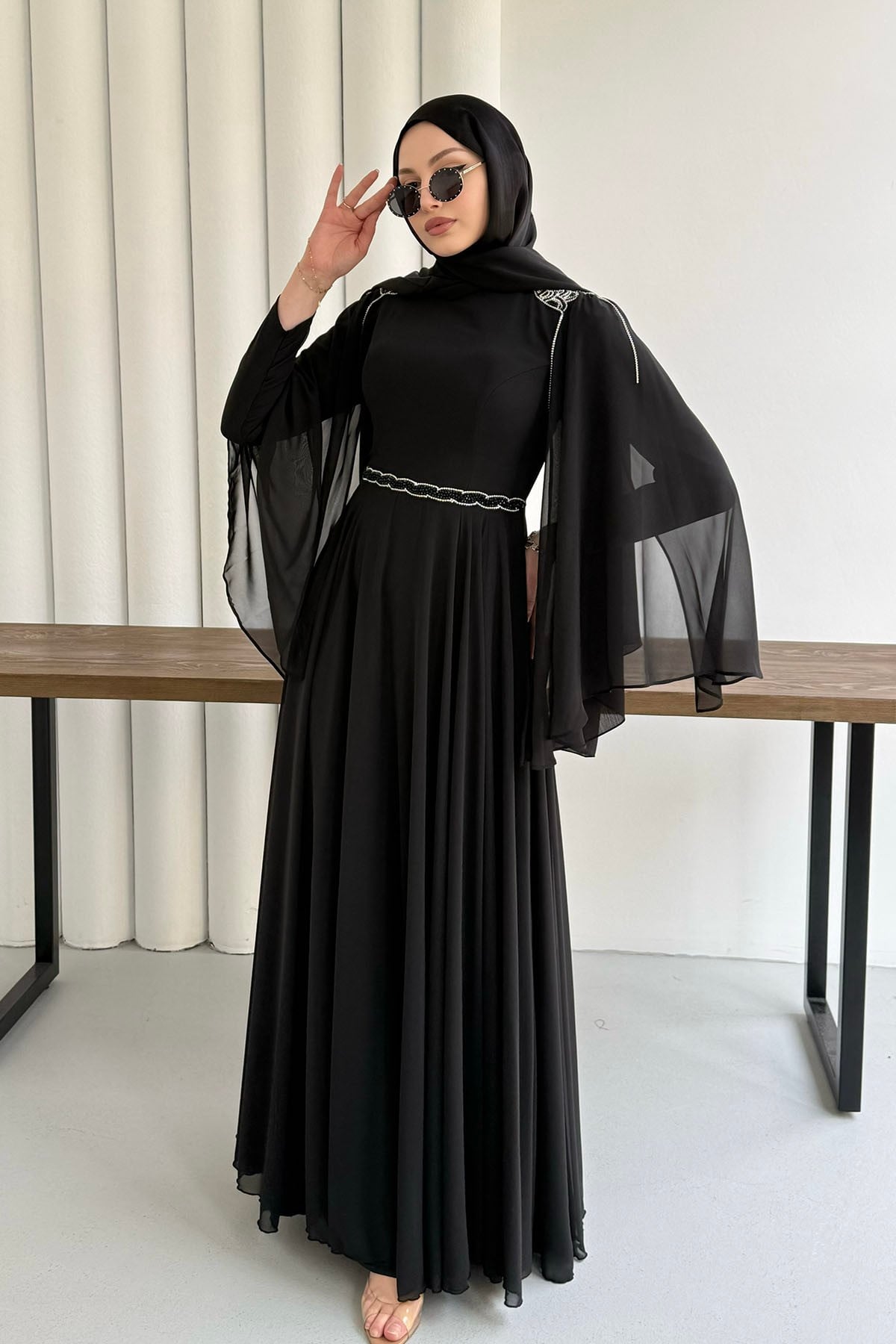 Ultra Lüks Taş İşlemeli Pelerin Kollu Tesettür Abiye-SİYAH