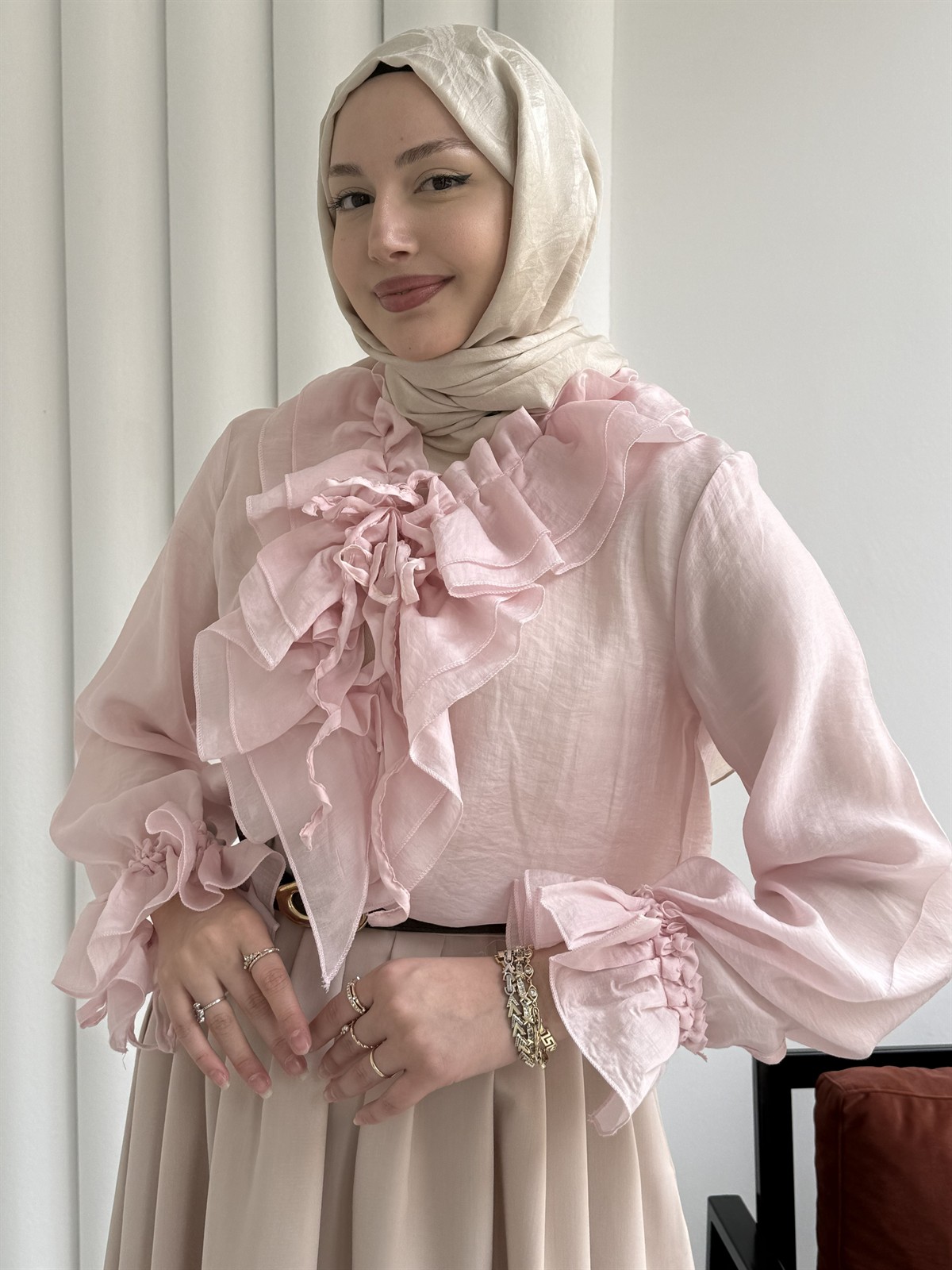 V Yaka Kol Ve Yaka Fırfır Detay Gömlek-PEMBE