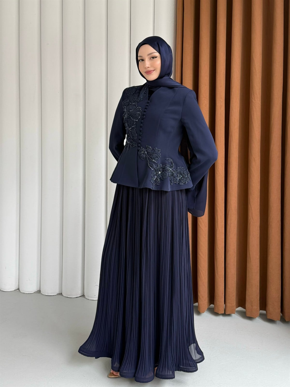VELORA LUX Boncuk İşlemeli Ceketli Pileli Etek Tesettür Abiye Takım-LACİVERT