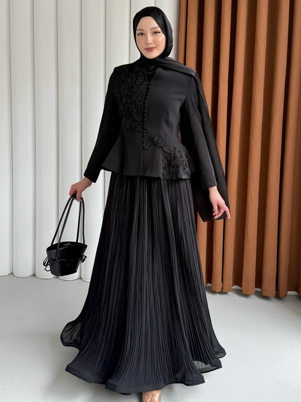 VELORA LUX Boncuk İşlemeli Ceketli Pileli Etek Tesettür Abiye Takım-SİYAH