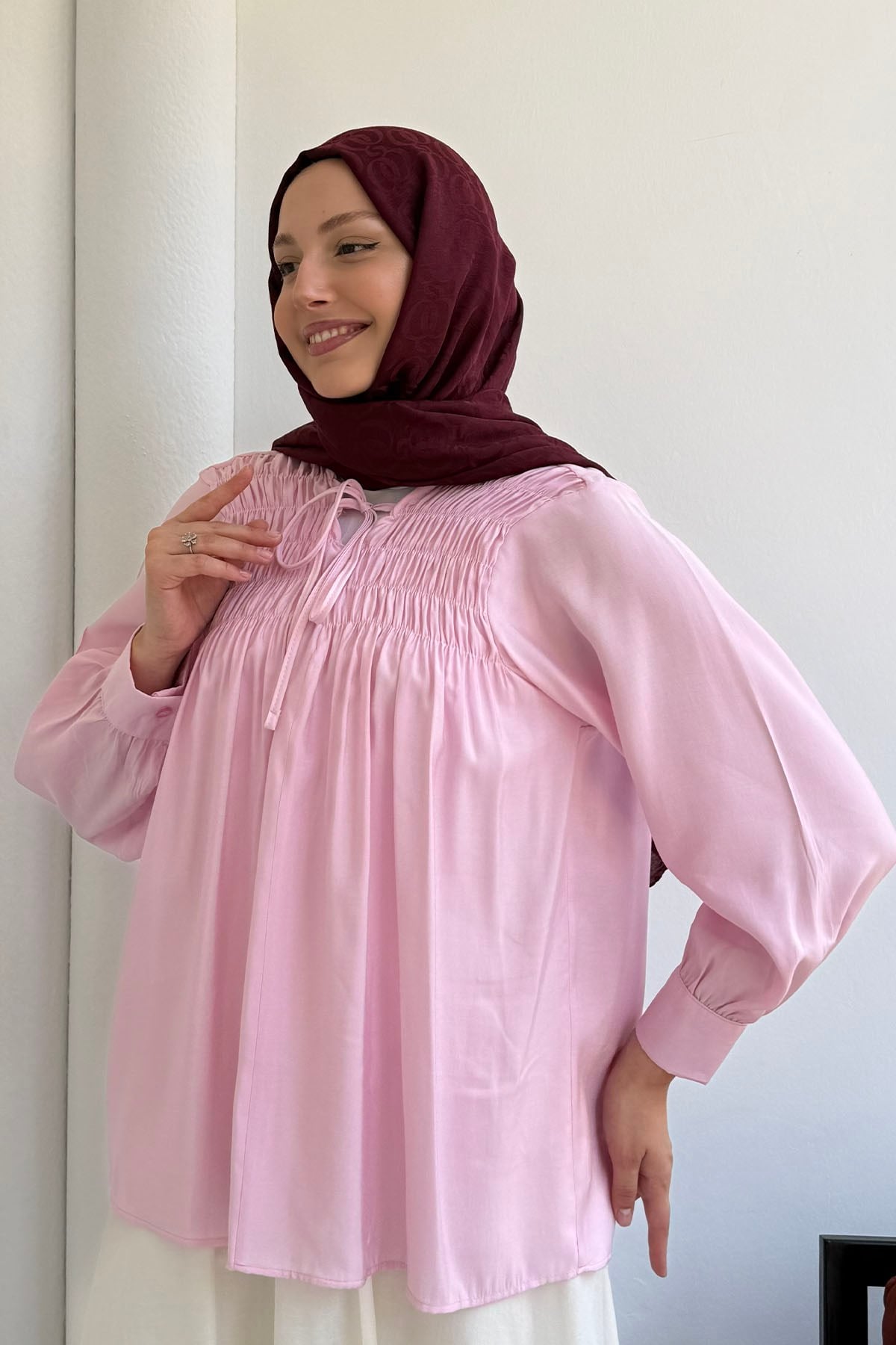 Yaka Bağçıklı Göğüs Büzgü Detaylı Gömlek-PEMBE