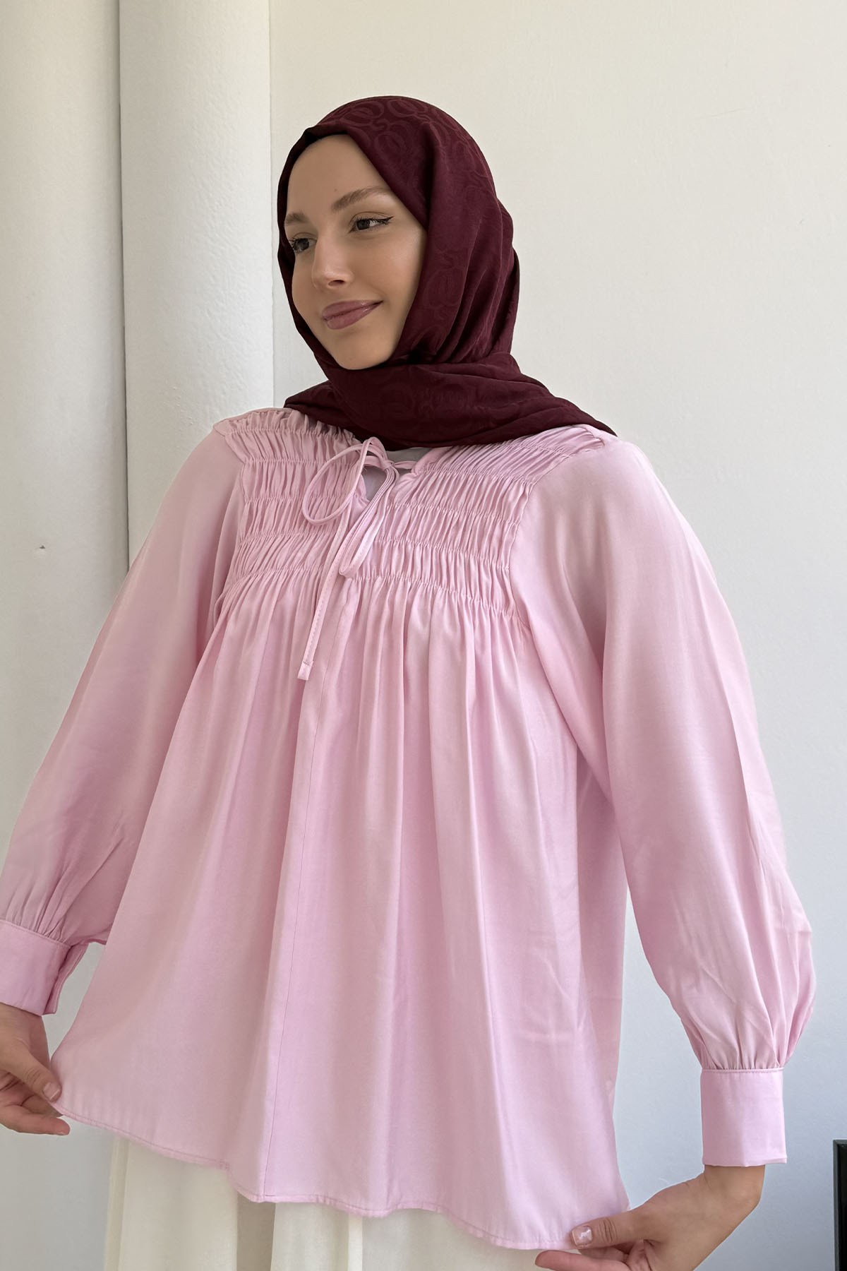 Yaka Bağçıklı Göğüs Büzgü Detaylı Gömlek-PEMBE
