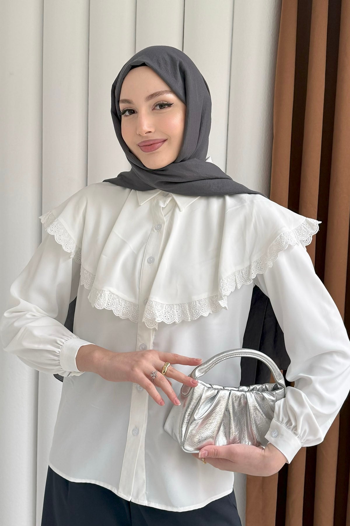 Yaka Dantel Detaylı Pelerin Gömlek-BEYAZ