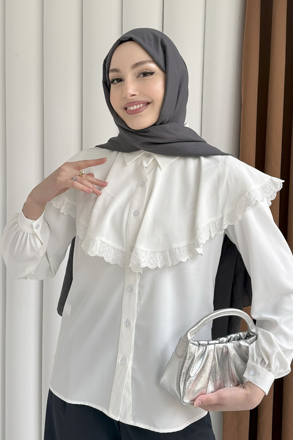 Yaka Dantel Detaylı Pelerin Gömlek-BEYAZ