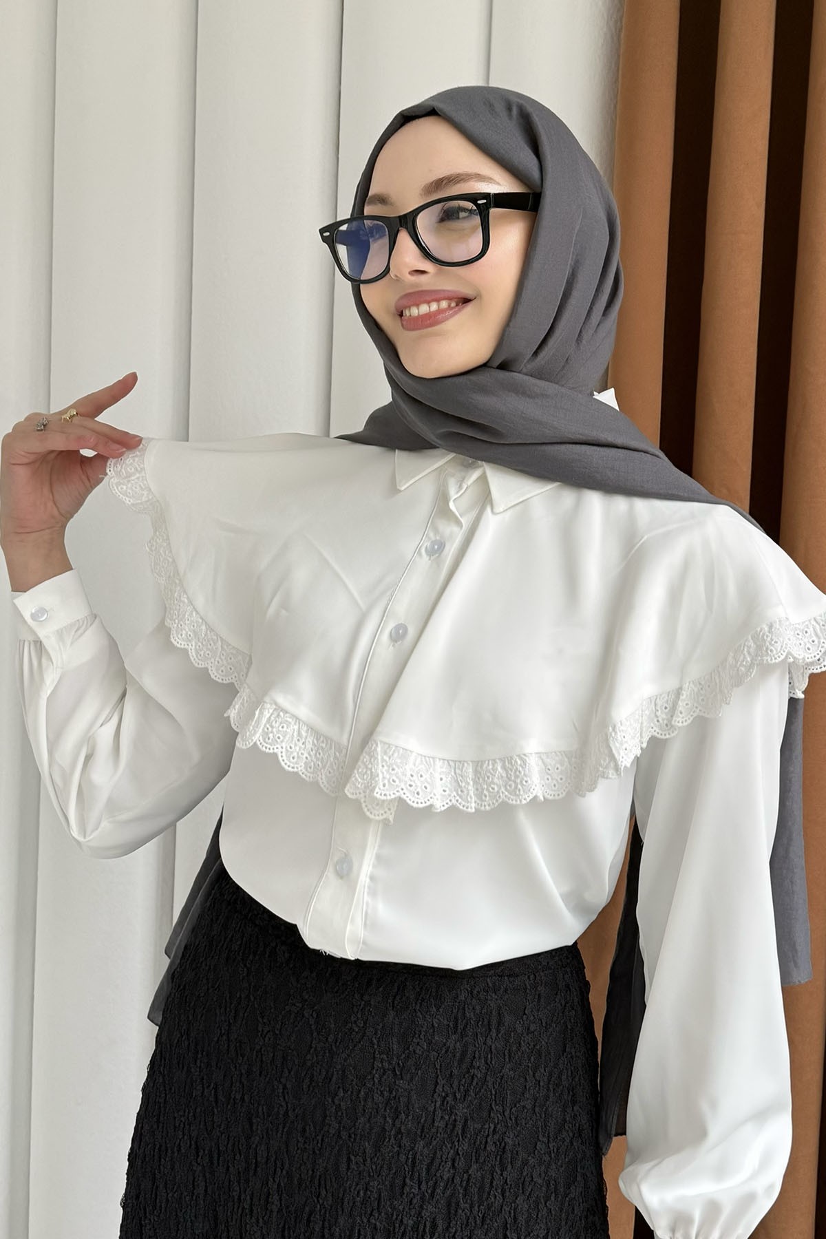 Yaka Dantel Detaylı Pelerin Gömlek-BEYAZ