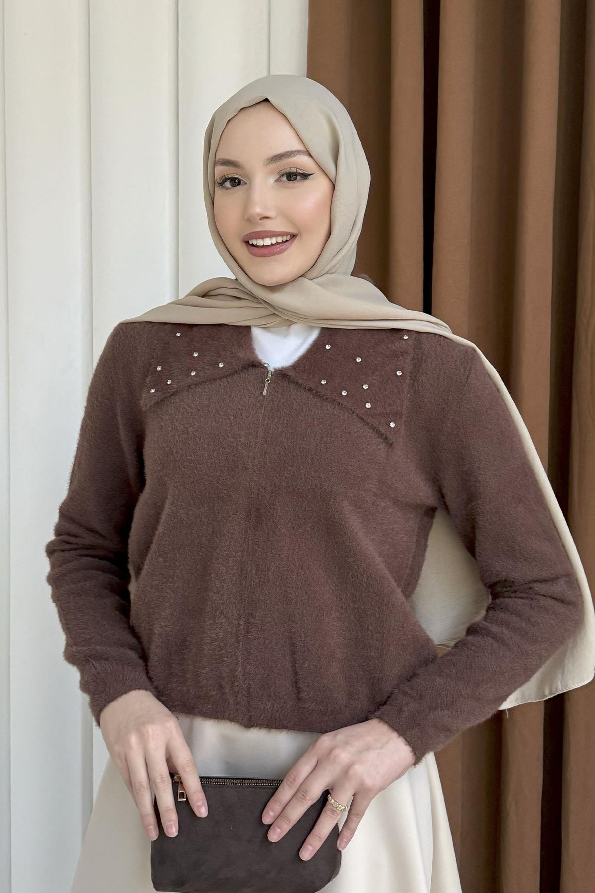 Yaka Taş Detaylı Fermuarlı Triko Hırka-KAHVERENGİ