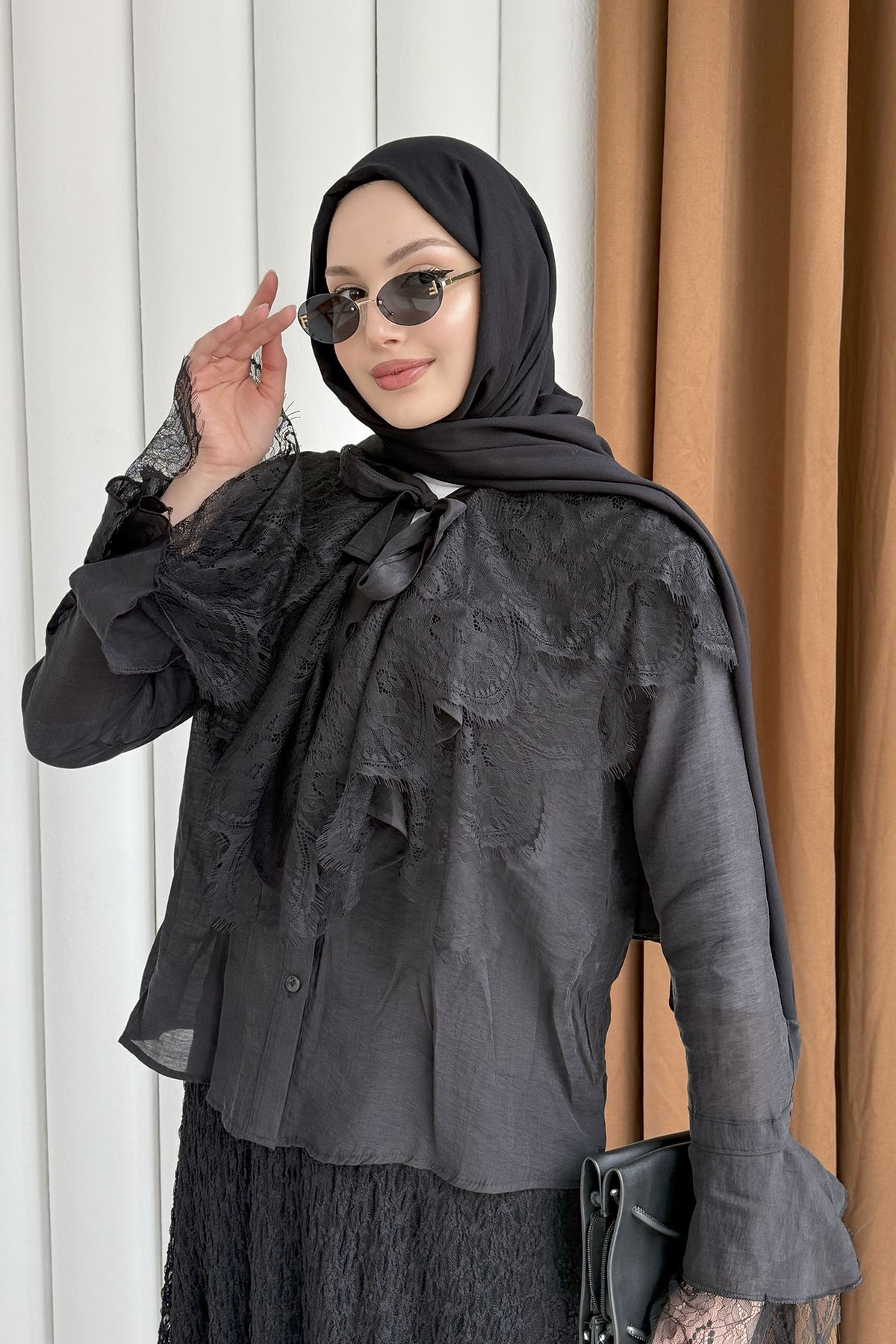 Yaka Ve Kol Dantel Fırfır Detay Gömlek-SİYAH