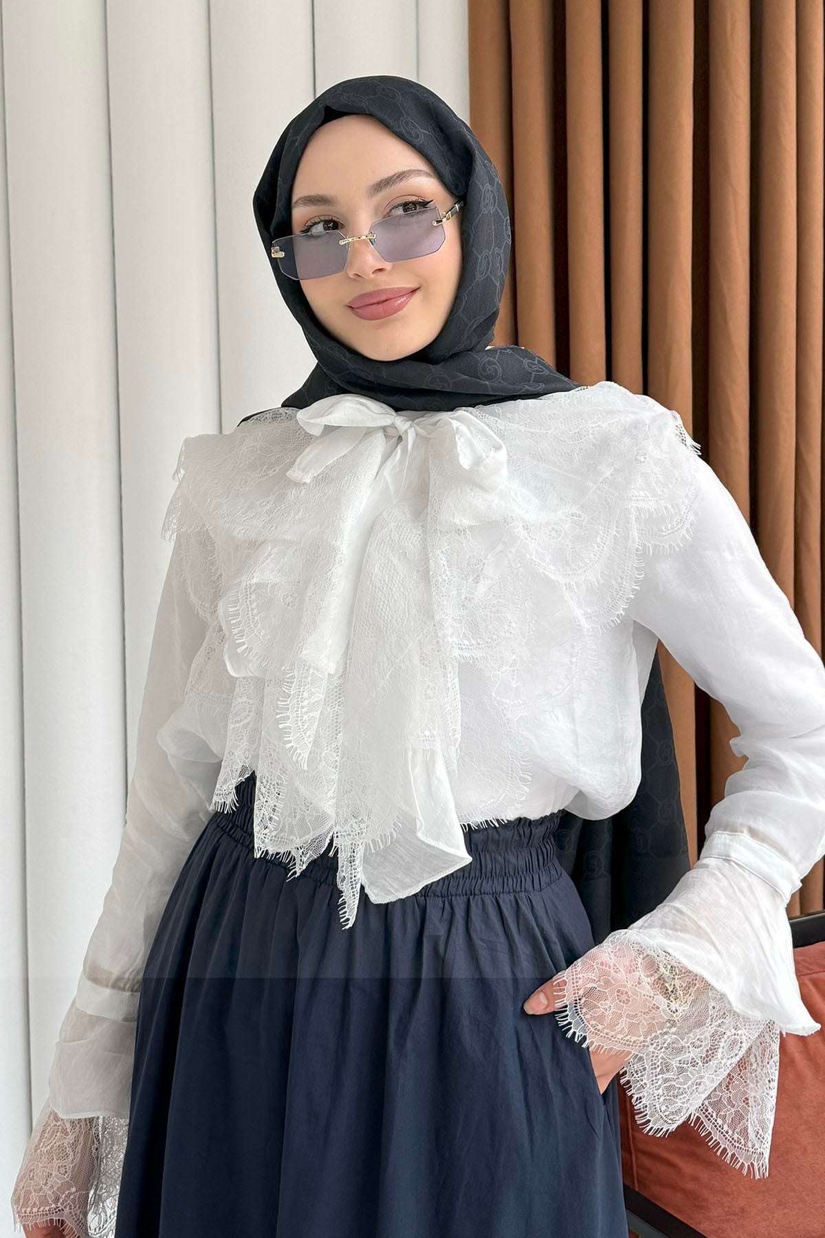 Yaka Ve Kol Dantel Fırfır Detay Gömlek-BEYAZ