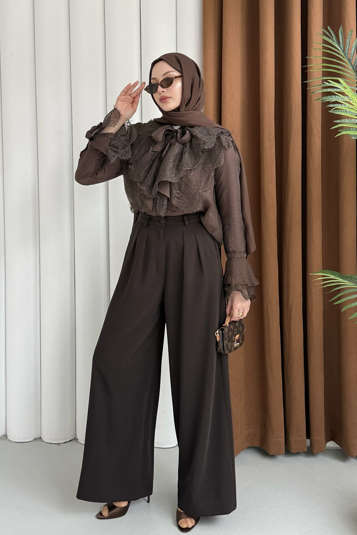 Yaka Ve Kol Dantel Fırfır Detay Gömlek-KAHVERENGİ