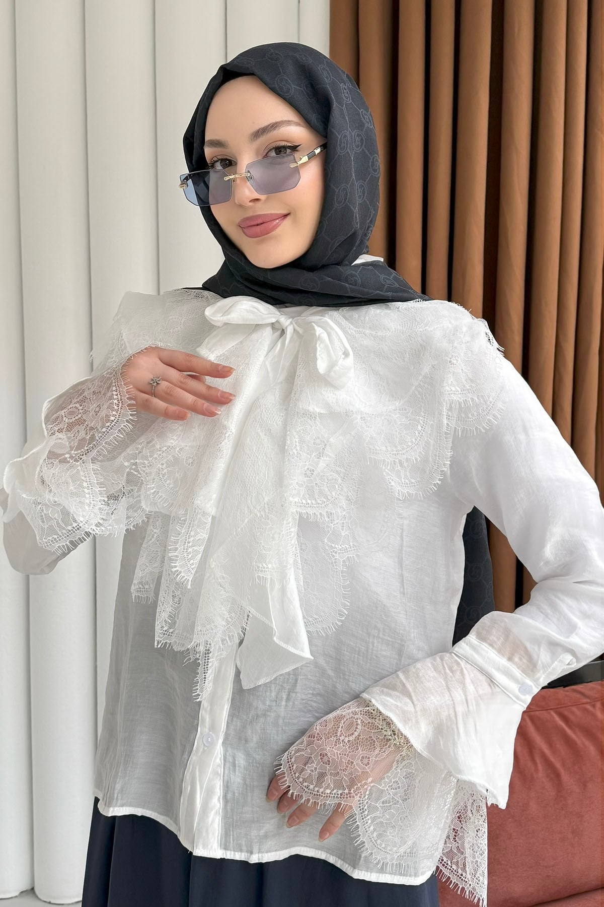 Yaka Ve Kol Dantel Fırfır Detay Gömlek-BEYAZ