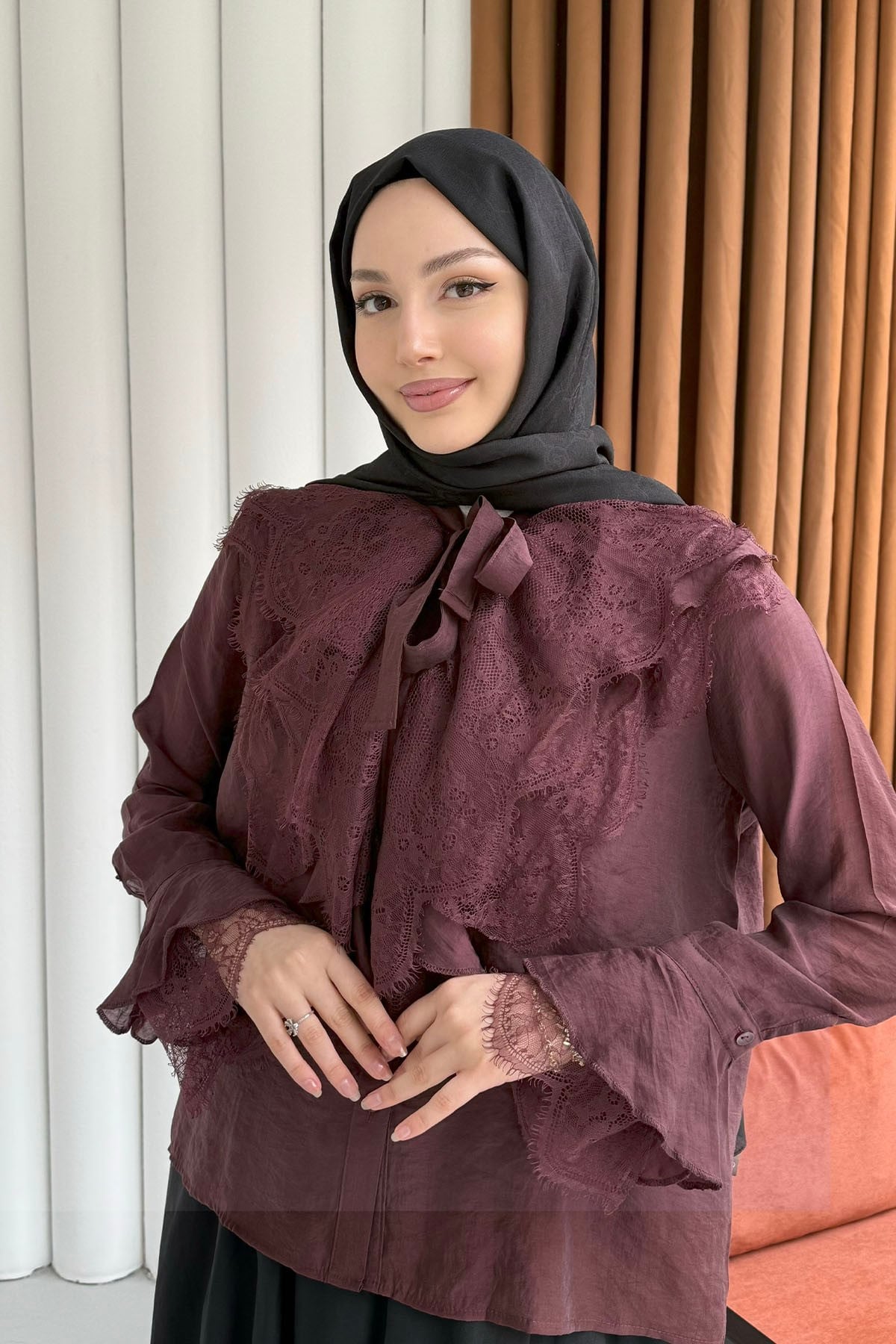 Yaka Ve Kol Dantel Fırfır Detay Gömlek-BORDO