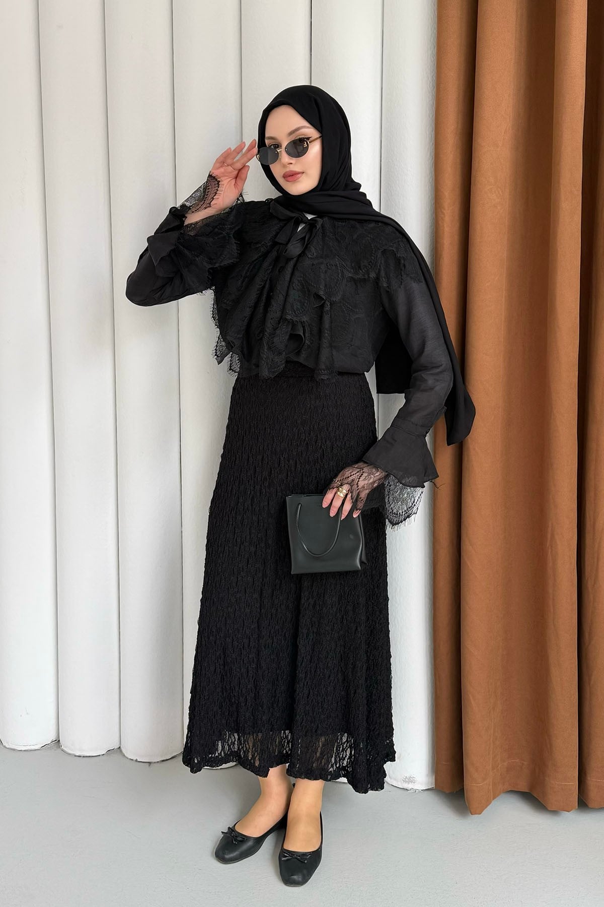 Yaka Ve Kol Dantel Fırfır Detay Gömlek-SİYAH