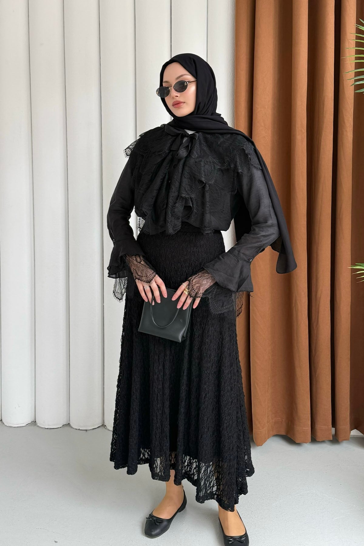 Yaka Ve Kol Dantel Fırfır Detay Gömlek-SİYAH