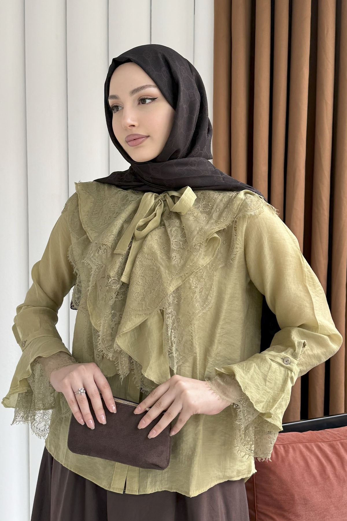 Yaka Ve Kol Dantel Fırfır Detay Gömlek-YAĞ YEŞİLİ
