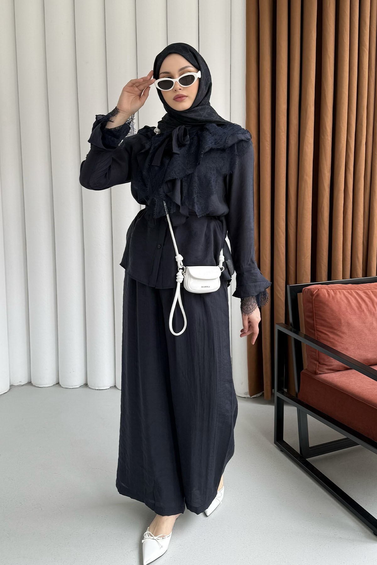 Yaka Ve Kol Dantel Fırfır Detay Pantolonlu Tesettür Takım-LACİVERT