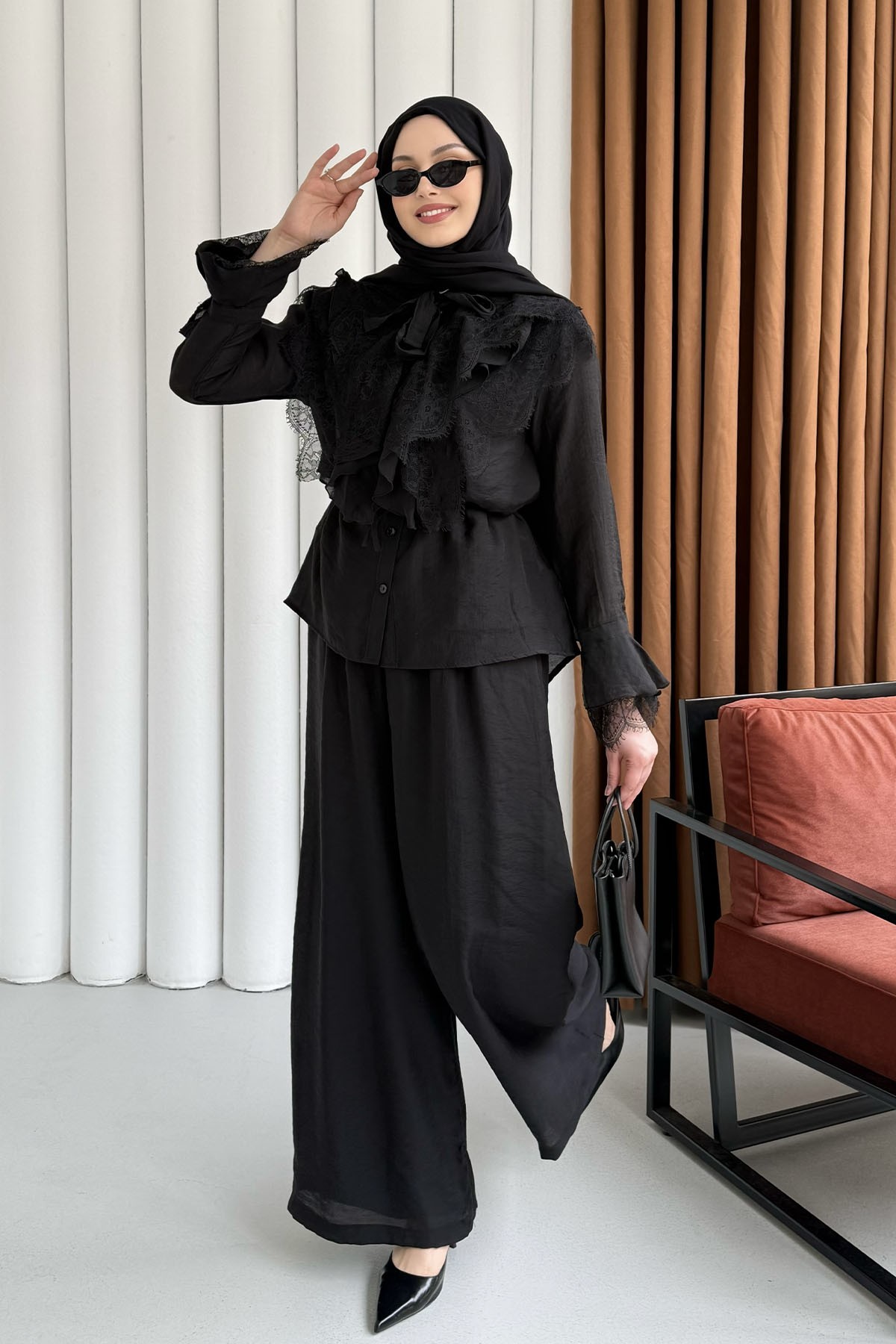 Yaka Ve Kol Dantel Fırfır Detay Pantolonlu Tesettür Takım-SİYAH