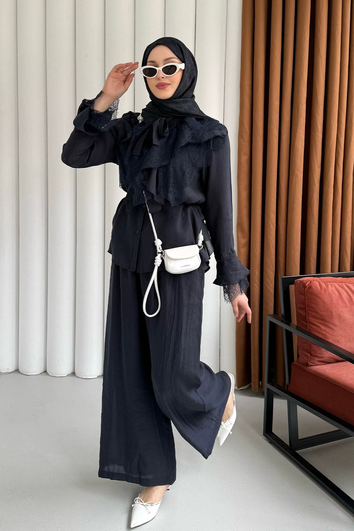 Yaka Ve Kol Dantel Fırfır Detay Pantolonlu Tesettür Takım-LACİVERT