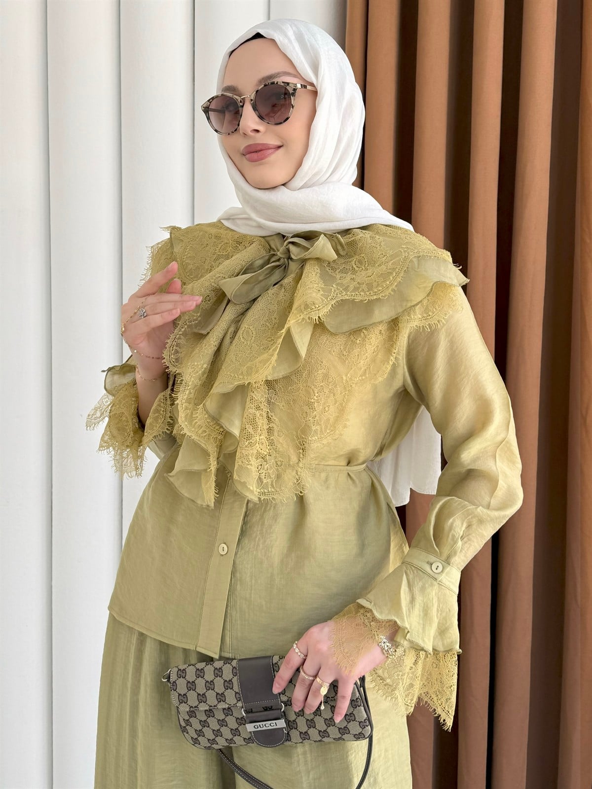 Yaka Ve Kol Dantel Fırfır Detay Pantolonlu Tesettür Takım-YAĞ YEŞİLİ