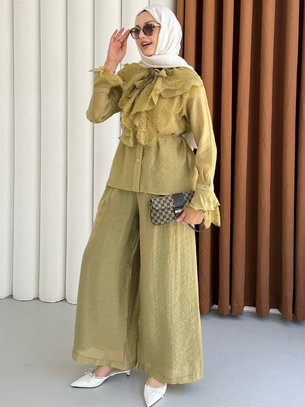 Yaka Ve Kol Dantel Fırfır Detay Pantolonlu Tesettür Takım-YAĞ YEŞİLİ