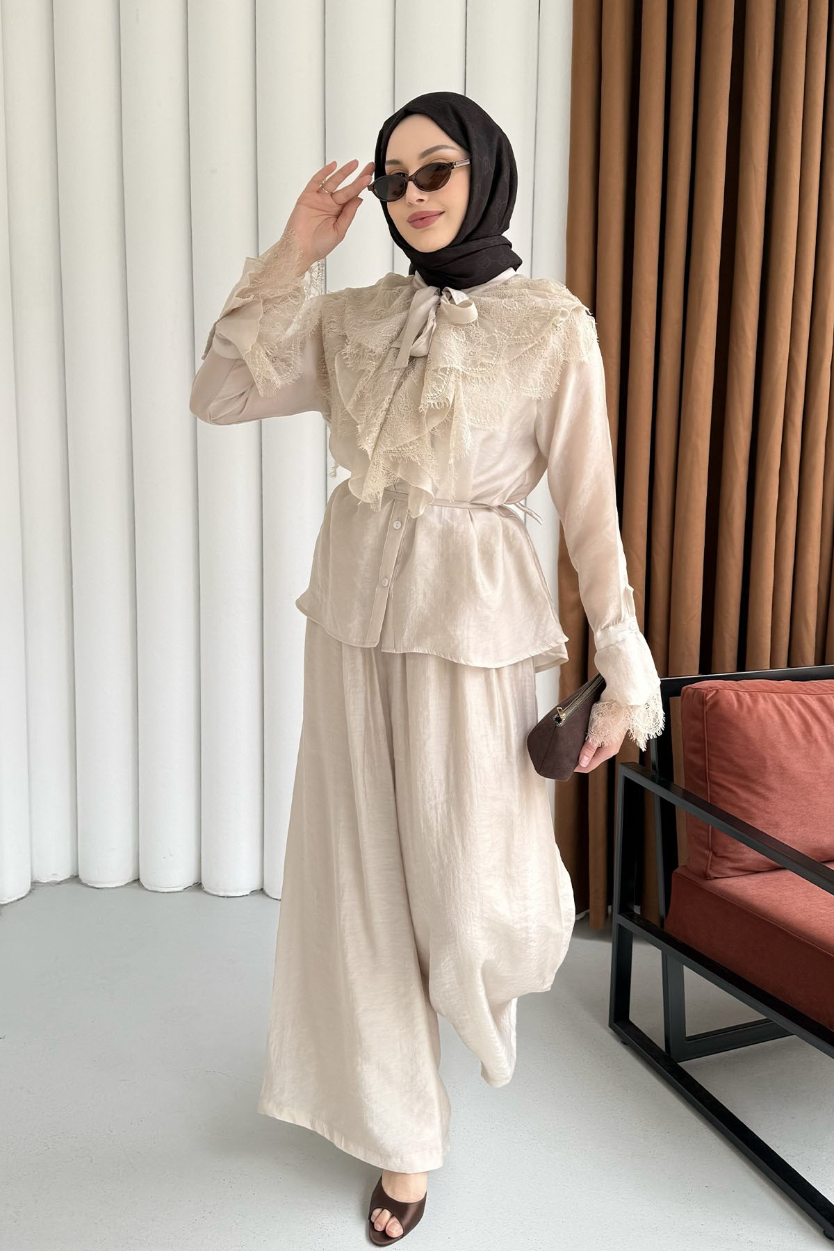 Yaka Ve Kol Dantel Fırfır Detay Pantolonlu Tesettür Takım-TAŞ