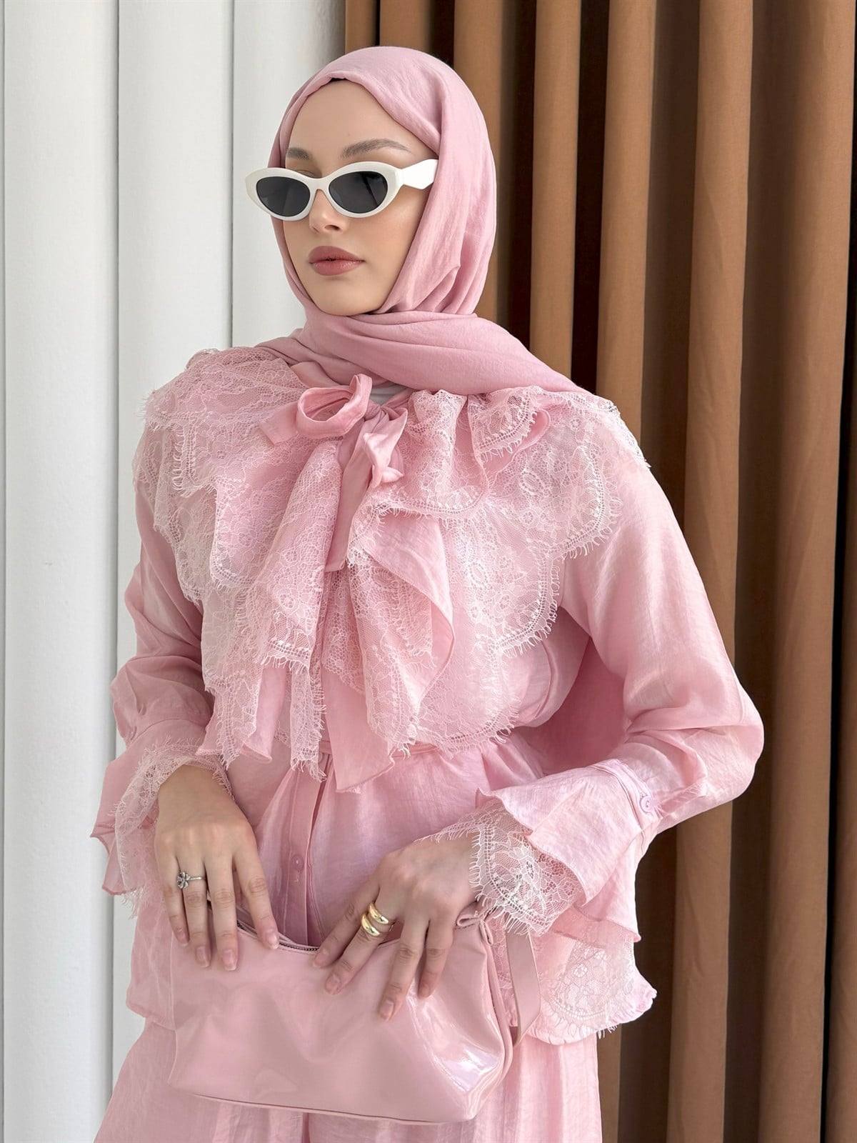 Yaka Ve Kol Dantel Fırfır Detay Pantolonlu Tesettür Takım-PEMBE