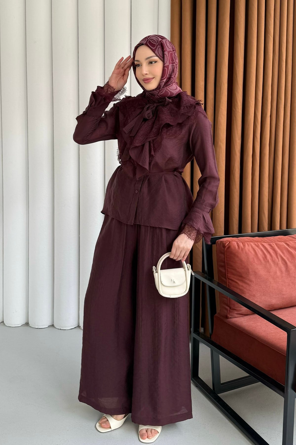Yaka Ve Kol Dantel Fırfır Detay Pantolonlu Tesettür Takım-BORDO