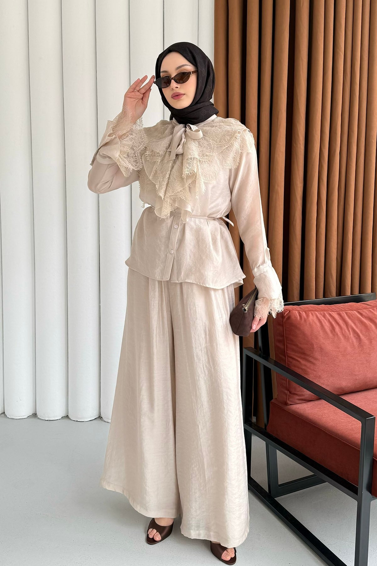 Yaka Ve Kol Dantel Fırfır Detay Pantolonlu Tesettür Takım-TAŞ