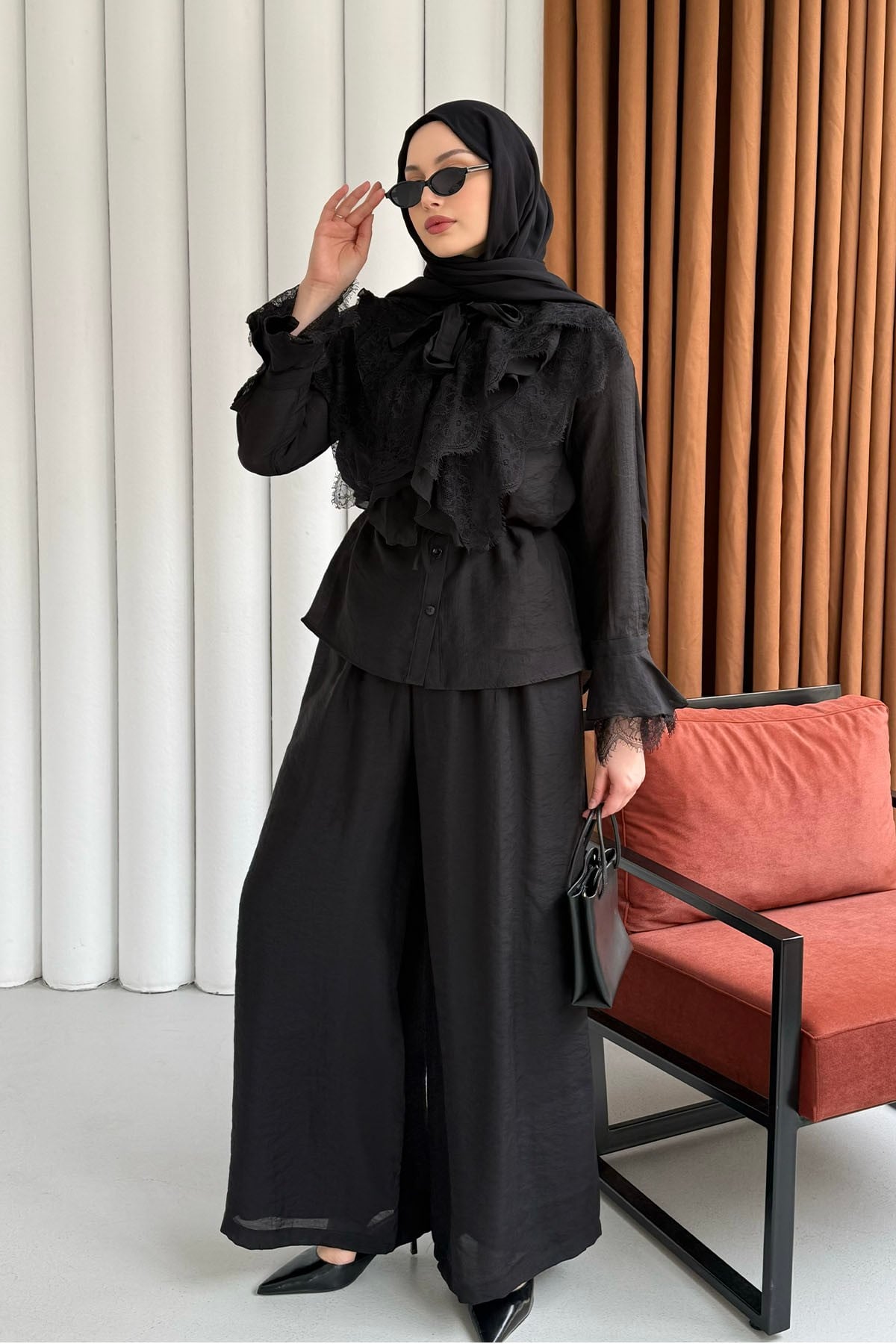Yaka Ve Kol Dantel Fırfır Detay Pantolonlu Tesettür Takım-SİYAH