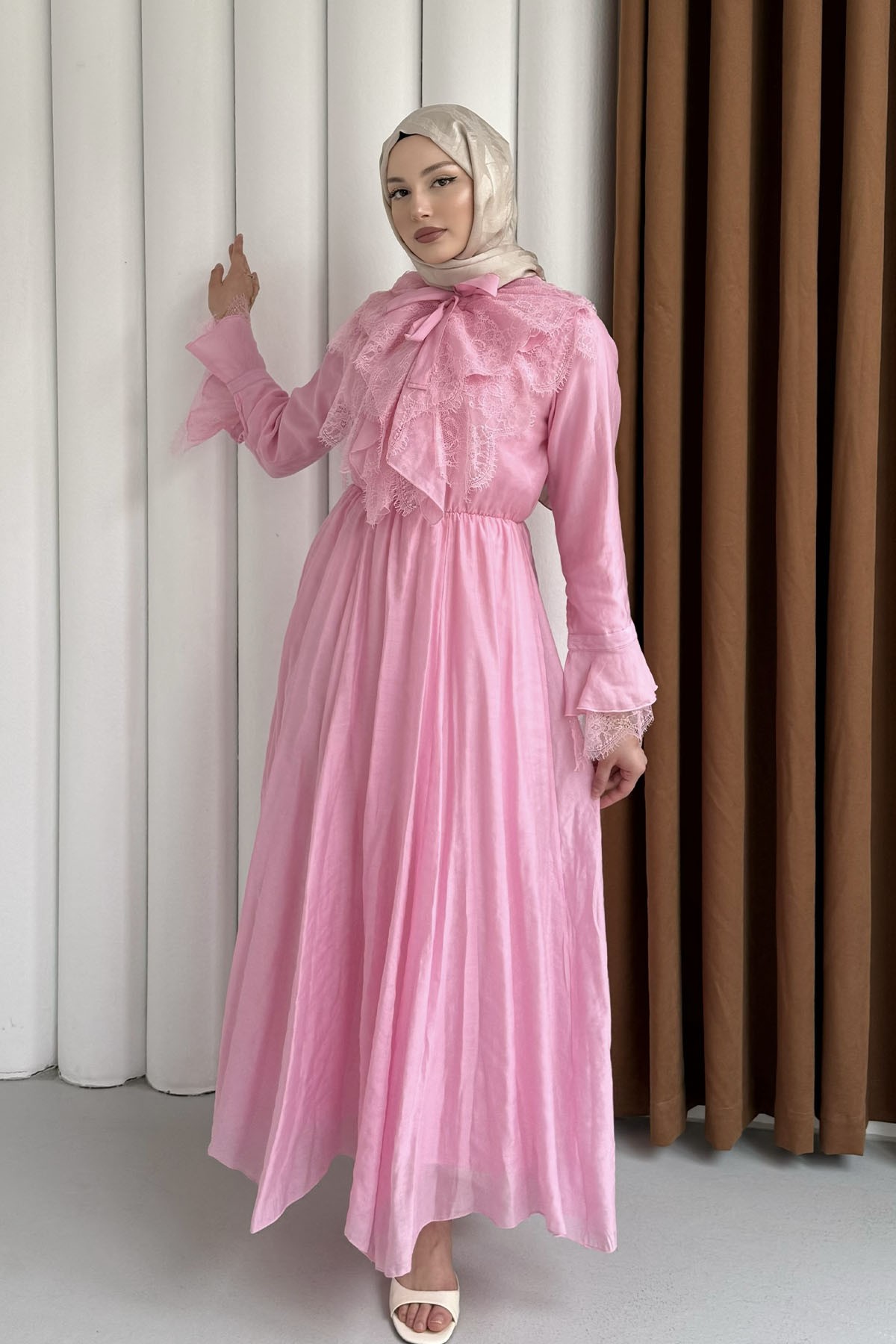 Yaka Ve Kol Dantel Fırfır Detay Tesettür Elbise-PEMBE