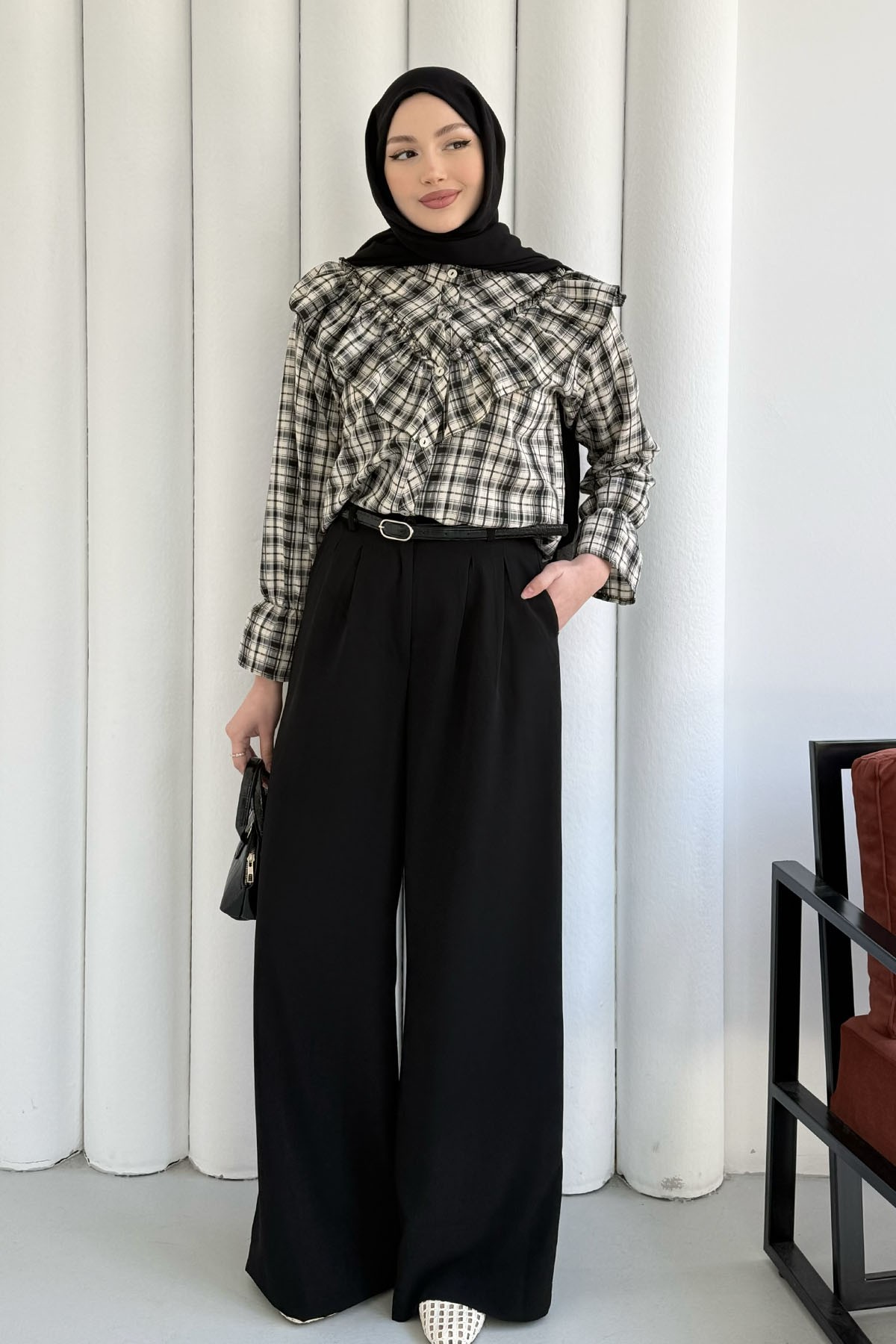 Yakası Fırfırlı Ekose Gömlek-SİYAH