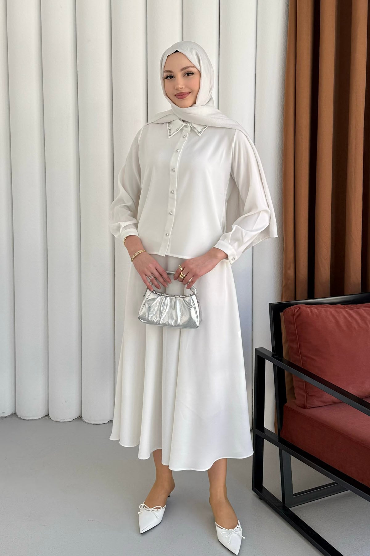 Yakası Taş İşlemeli Etekli Tesettür Takım-BEYAZ