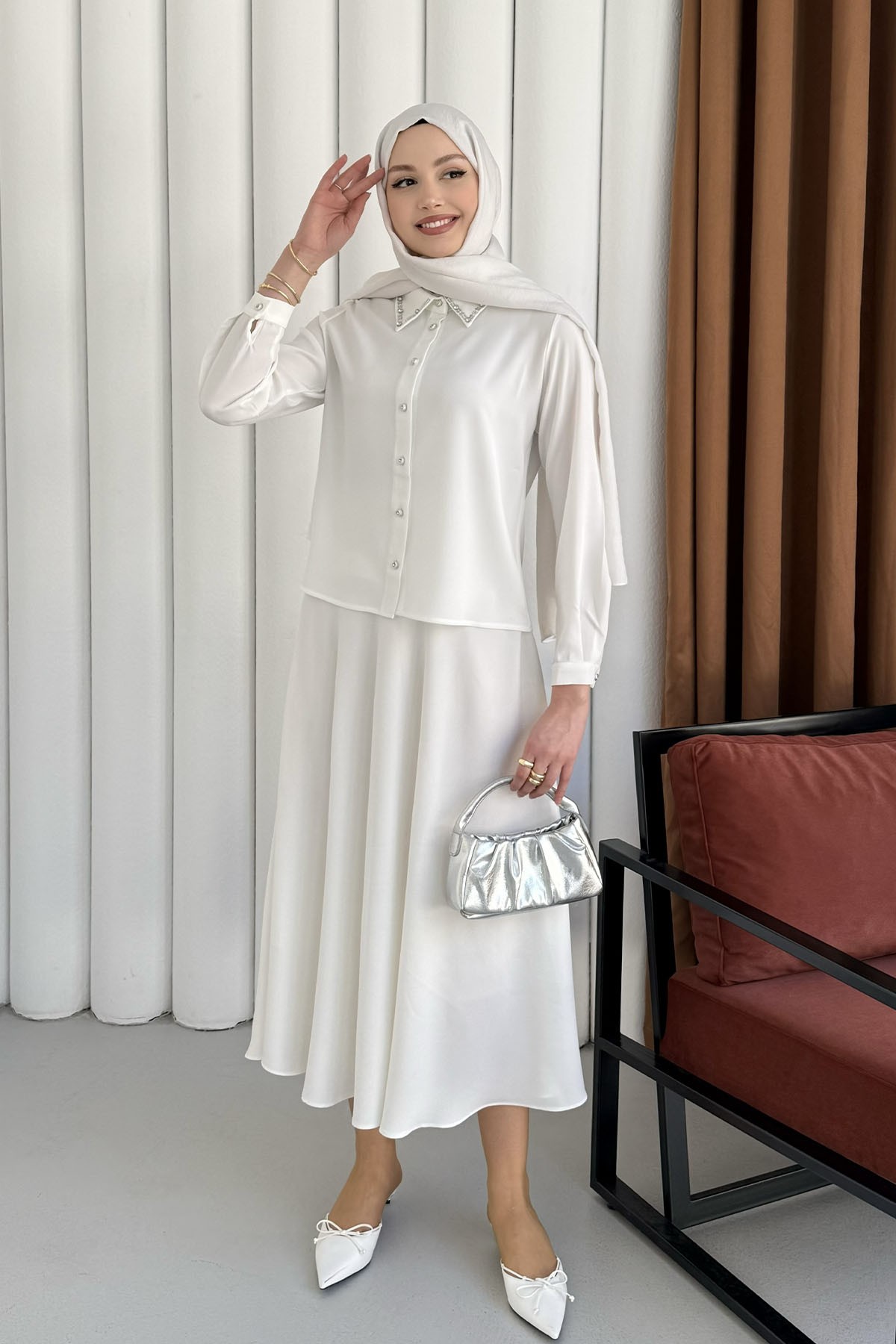 Yakası Taş İşlemeli Etekli Tesettür Takım-BEYAZ