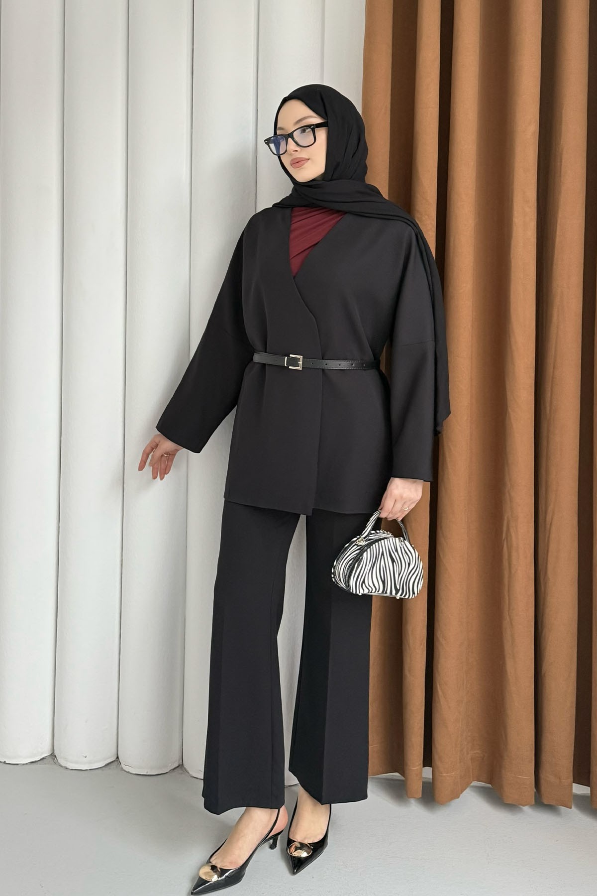 Yakasız Kemer Detaylı Ceket-SİYAH