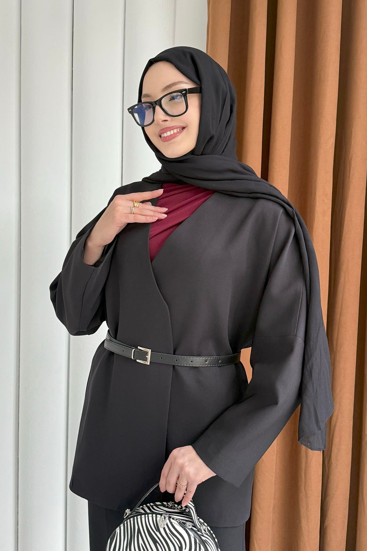 Yakasız Kemer Detaylı Ceket-SİYAH