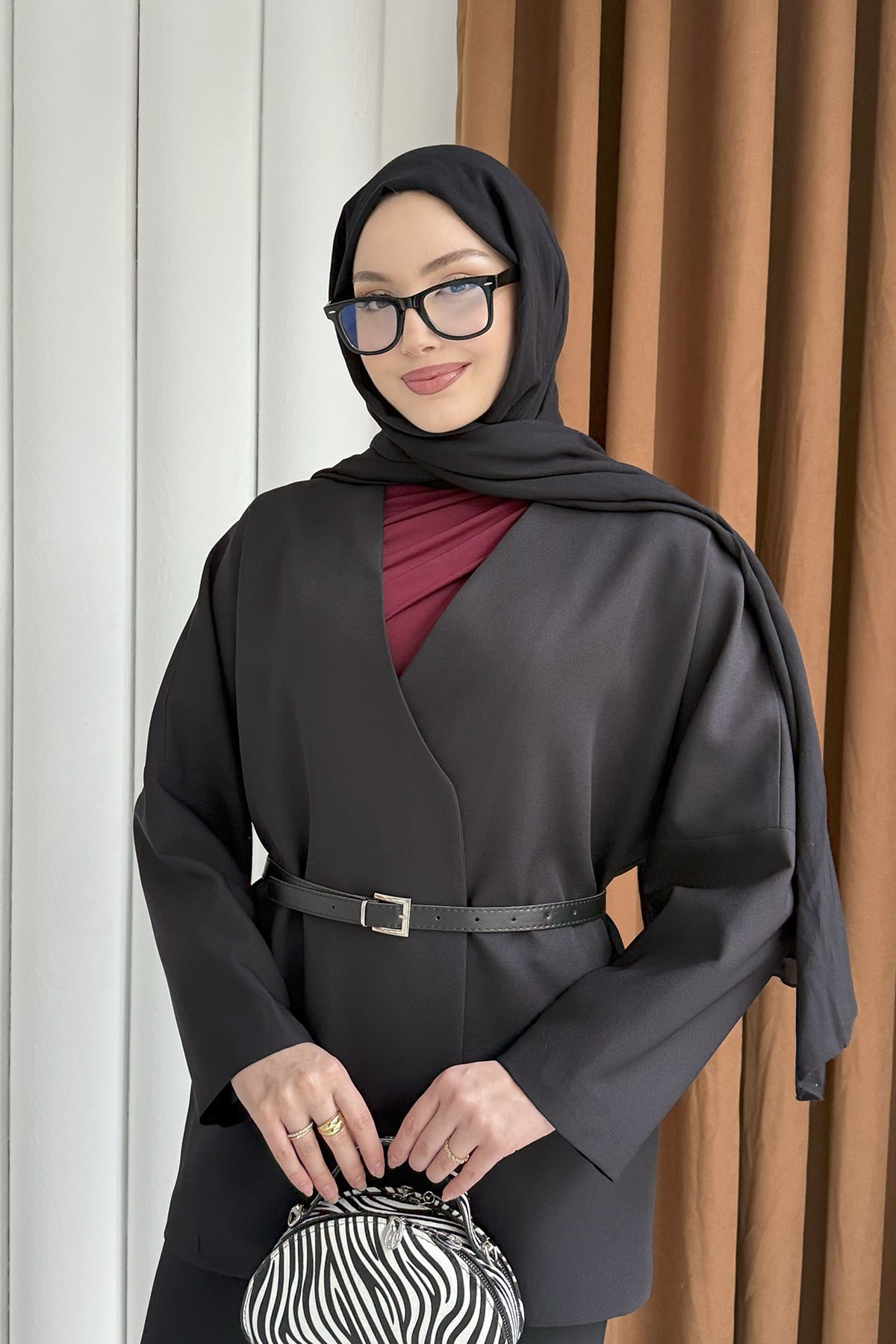 Yakasız Kemer Detaylı Ceket-SİYAH